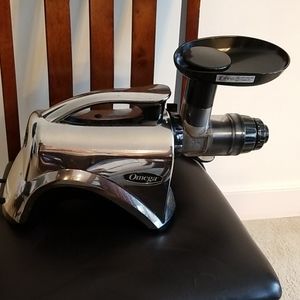 Omega juicer